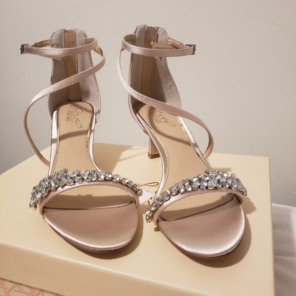 Jewel Bagley Dash kitten heels, champagne,size 7,NWB
